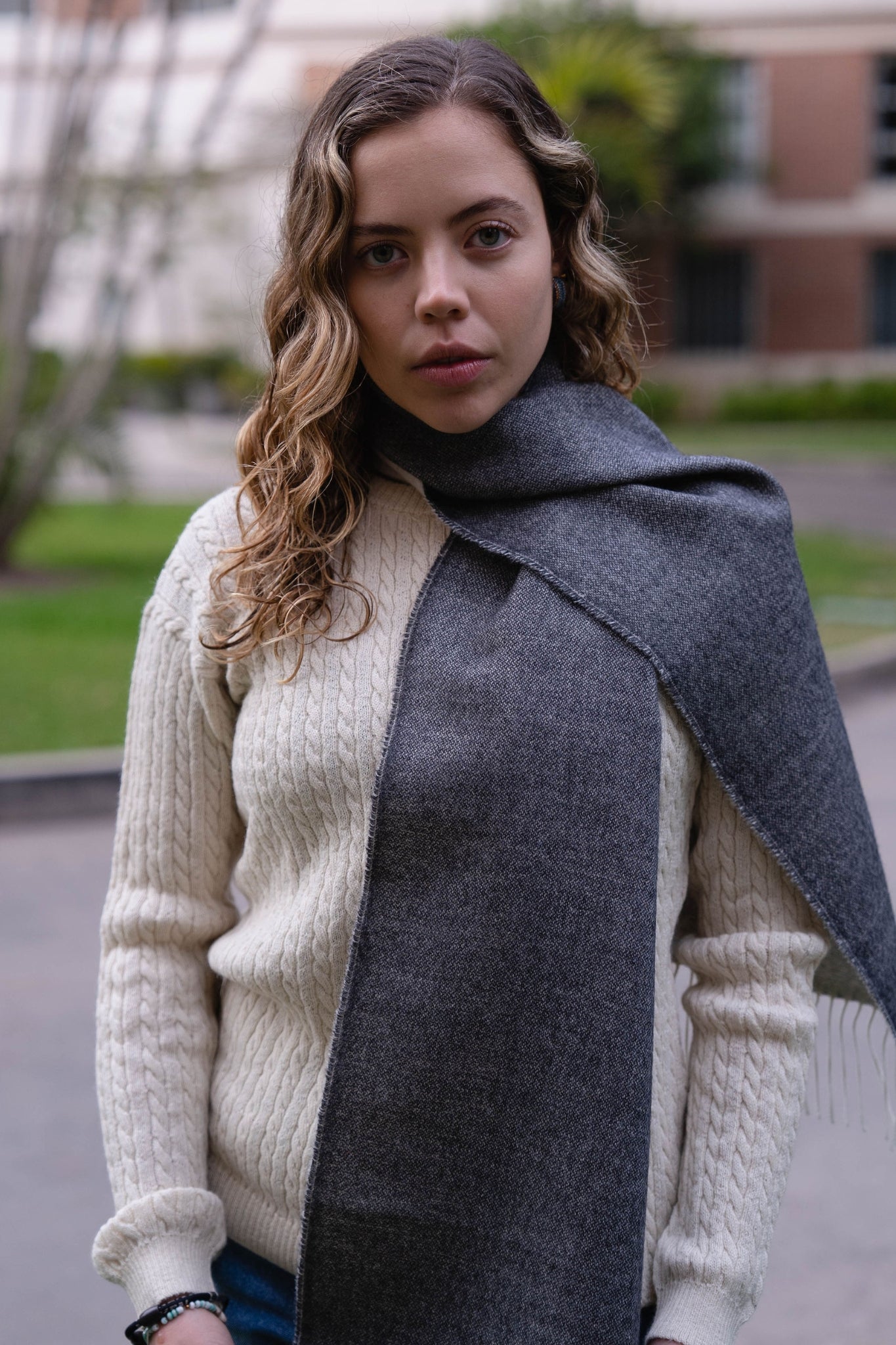 BUFANDA BLANCO Y GRIS - 100% BABY ALPACA
