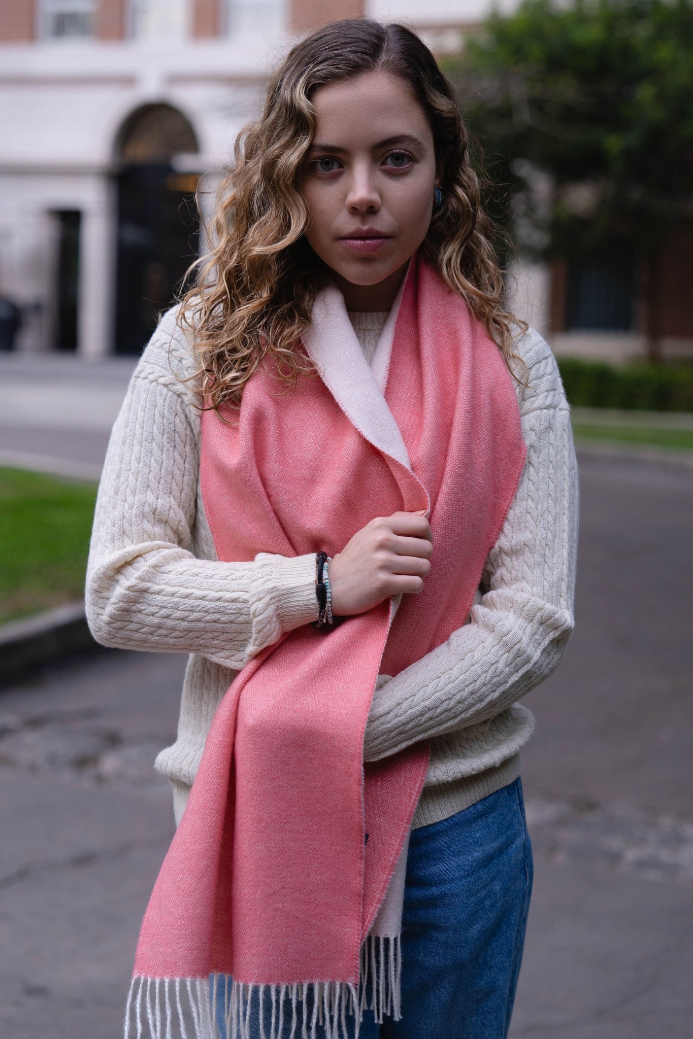 BUFANDA BLANCO Y CORAL - 100% BABY ALPACA