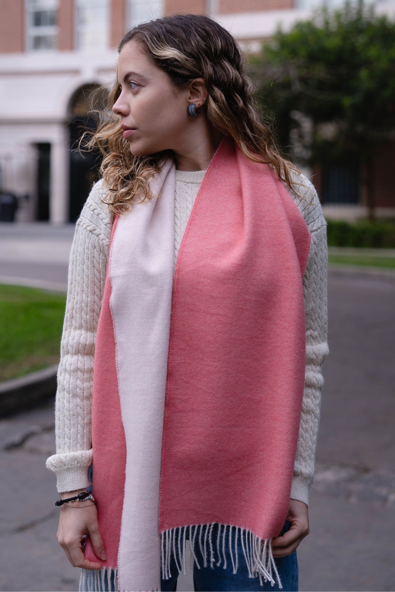 BUFANDA BLANCO Y CORAL - 100% BABY ALPACA