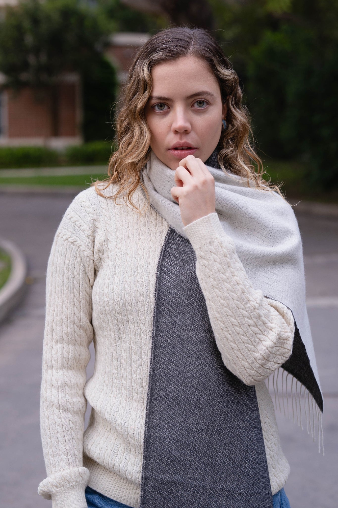 BUFANDA BLANCO Y GRIS - 100% BABY ALPACA