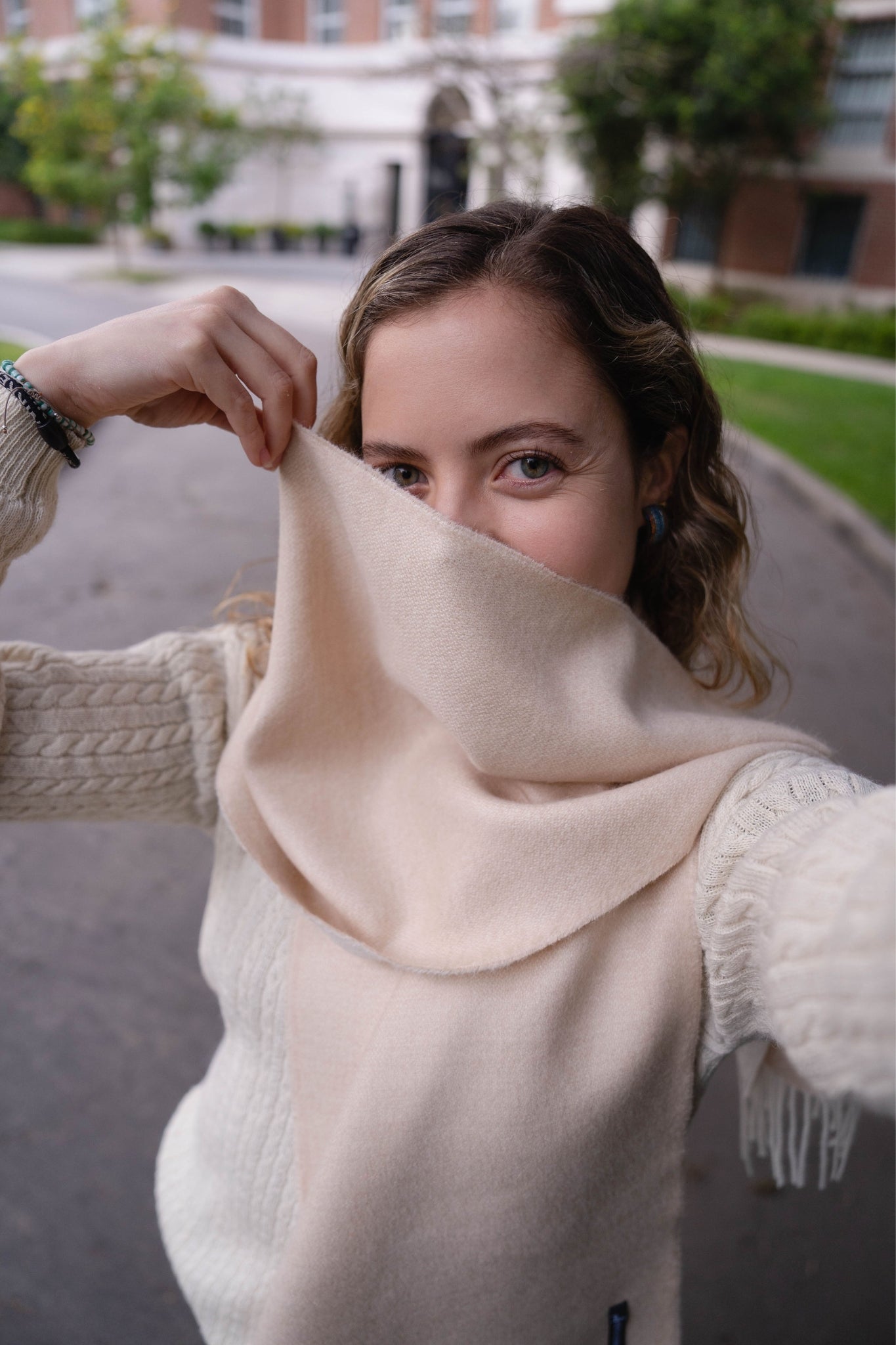 BUFANDA BLANCO Y BEIGE - 100% BABY ALPACA