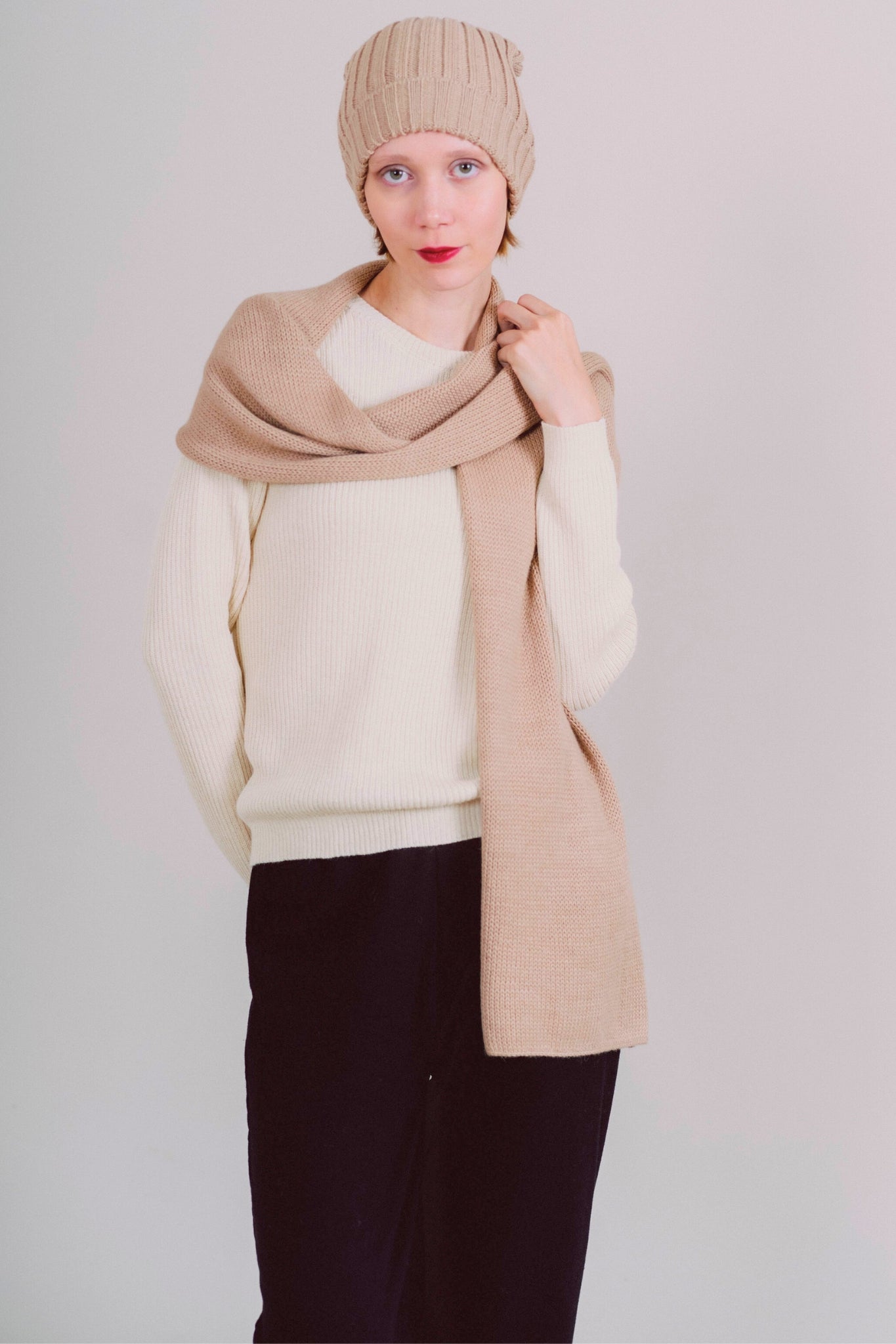 Alpaka Schal Beige für Damen, weicher Wollschal für kalte Wintertage, perfekt für stilvolle Outfits.