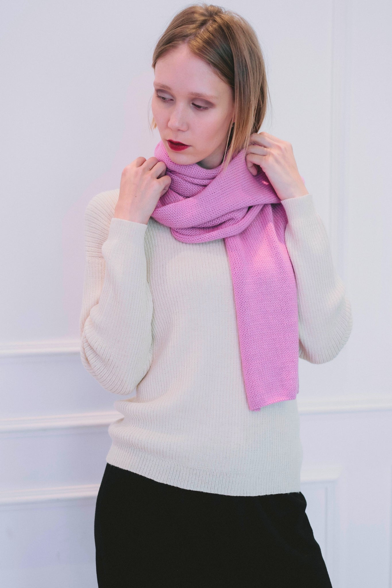 Écharpe femme rose en alpaga modèle Mayu, élégante et chaude pour l’hiver. Douceur exceptionnelle et style raffiné pour sublimer vos tenues.
