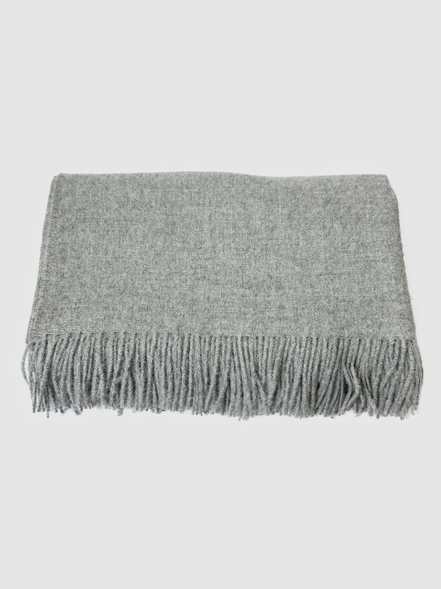 Graue Alpaka Kuscheldecke für Sofa – Weiche, warme Decke aus hochwertiger Alpaka-Wolle für ultimative Gemütlichkeit und Komfort.