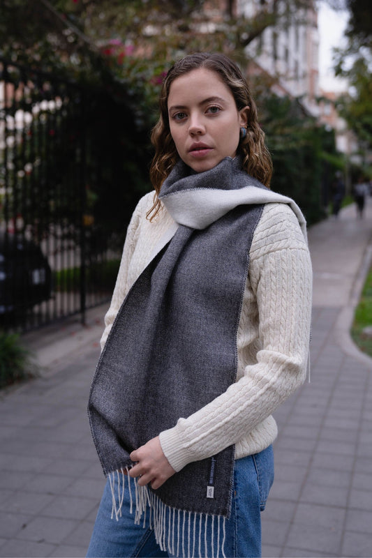 BUFANDA BLANCO Y GRIS - 100% BABY ALPACA