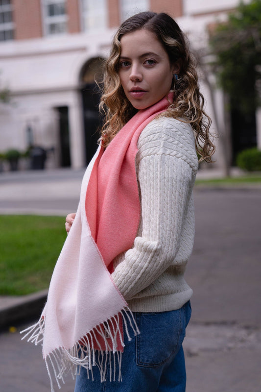 BUFANDA BLANCO Y CORAL - 100% BABY ALPACA