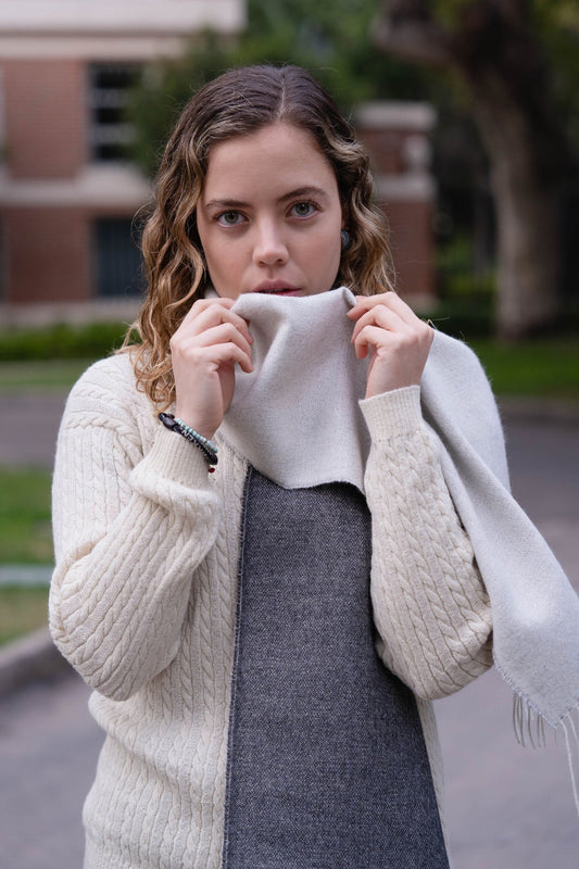 BUFANDA BLANCO Y GRIS - 100% BABY ALPACA