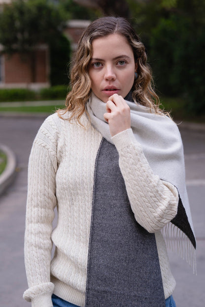 BUFANDA BLANCO Y GRIS - 100% BABY ALPACA